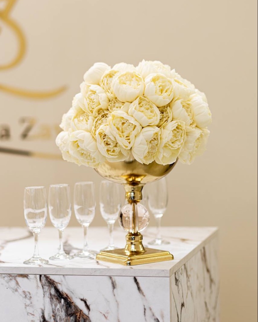 White roses on a marble stand at the atelier